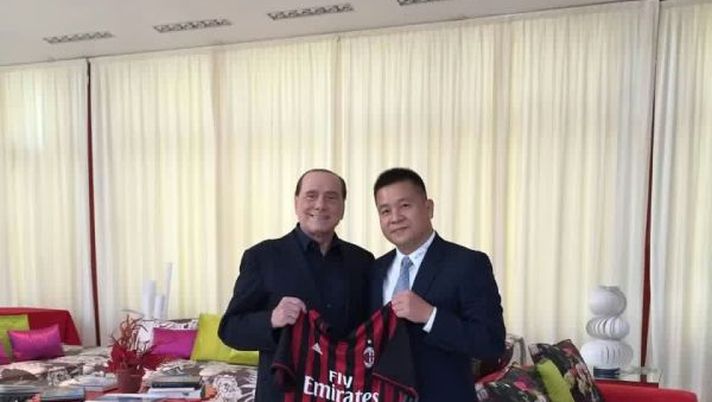 Berlusconi e Han Li, foto profilo Twitter Team China Milan