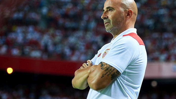 :SEVILLE, SPAIN - AUGUST 14:  Head Coach of Sevilla FC Jorge Sampaoli looks on during the match between Sevilla FC vs FC Barcelona as part of the Spanish Super Cup Final 1st Leg  at Estadio Ramon Sanchez Pizjuan on August 14, 2016 in Seville, Spain.  (Photo by Aitor Alcalde/Getty Images) 