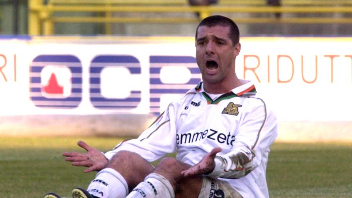 03 Feb 2002:  Filippo Maniero of Venezia in action during the Serie A match between Bologna and Venezia , played at the Renato dall''Ara Stadium, Bologna.   DIGITAL IMAGE Mandatory Credit: Grazia Neri/ALLSPORT 