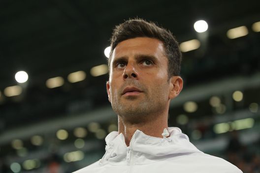 TURIN, ITALY - OCTOBER 02: Thiago Motta Head coach of Bologna FC looks on prior to kick off in the Serie A match between Juventus and Bologna FC at Allianz Stadium on October 02, 2022 in Turin, Italy. (Photo by Jonathan Moscrop/Getty Images) Bologna, in attacco torna Arnautovic: primo nella classifica marcatori con 7 gol- immagine 3