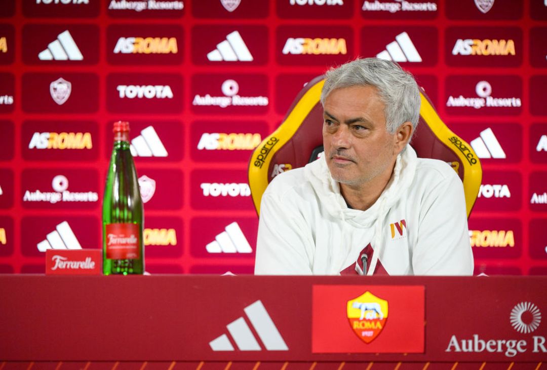 Trigoria, la conferenza stampa di Mourinho prima di Juventus-Roma – FOTO GALLERY - immagine 15