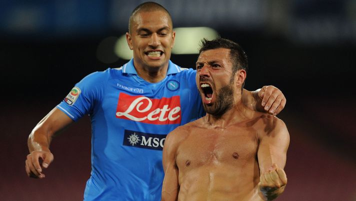 NAPLES, ITALY - MAY 13: Andrea Dossena of Napoli celebrates after scoring his team's second goal during the Serie A match between SSC Napoli and AC Siena at Stadio San Paolo on May 13, 2012 in Naples, Italy. (Photo by Giuseppe Bellini/Getty Images) A. Dossena: “Conosco Italiano, che impronta! Europa? Cade tutto a pennello…” - immagine 1