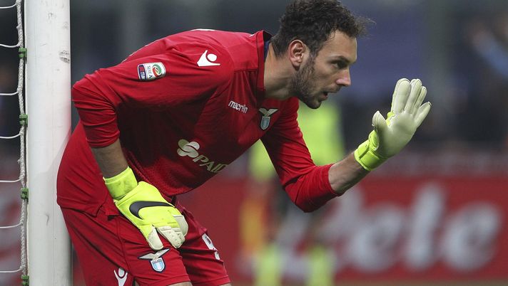 MILAN, ITALY - DECEMBER 20:  Etrit Berisha of SS Lazio directs his defense during the Serie A match between FC Internazionale Milano and SS Lazio at Stadio Giuseppe Meazza on December 20, 2015 in Milan, Italy.  (Photo by Marco Luzzani/Getty Images) 