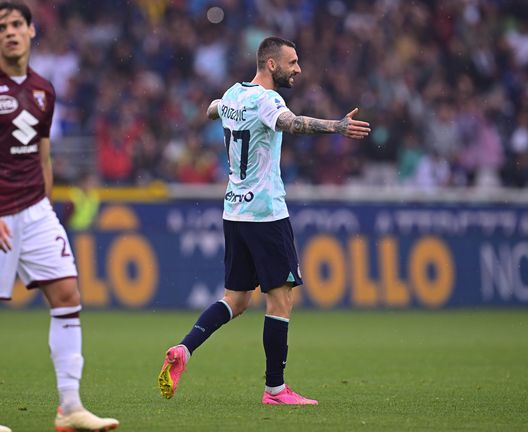 TURIN, ITALY - JUNE 03: Marcelo Brozovic of FC Internazionale celebrates after scoring the team's first goal during the Serie A match between Torino FC and FC Internazionale at Stadio Olimpico di Torino on June 03, 2023 in Turin, Italy. (Photo by Mattia Ozbot - Inter/Inter via Getty Images)