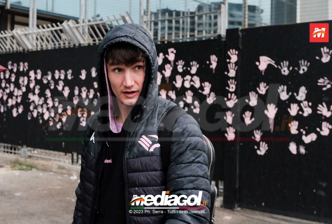FOTO Genoa-Palermo, i rosanero in partenza dallo stadio “Renzo Barbera” (Gallery) - immagine 22