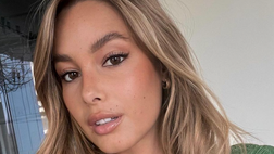 Viky Varga, augurio speciale per l’inizio del week end. Scatto sensuale per lady Pellé