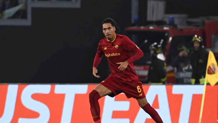 ROME, ITALY - MARCH 09: AS Roma player Chris Smalling during the UEFA Europa League round of 16 leg one match between AS Roma and Real Sociedad at Stadio Olimpico on March 09, 2023 in Rome, Italy. (Photo by Luciano Rossi/AS Roma via Getty Images) Smalling a tutti i costi: Pinto rilancia - immagine 1