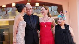 A Venezia si celebrano ‘Le fate ignoranti’, sul red carpet arriva Ambra Angiolini