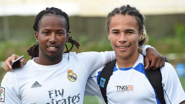 Osagi ha giocato nelle due squadre del derby di Valencia: assassinato a 23 anni alle Bermuda Osagi ha giocato nelle due squadre del derby di Valencia: assassinato a 23 anni alle Bermuda - immagine 1