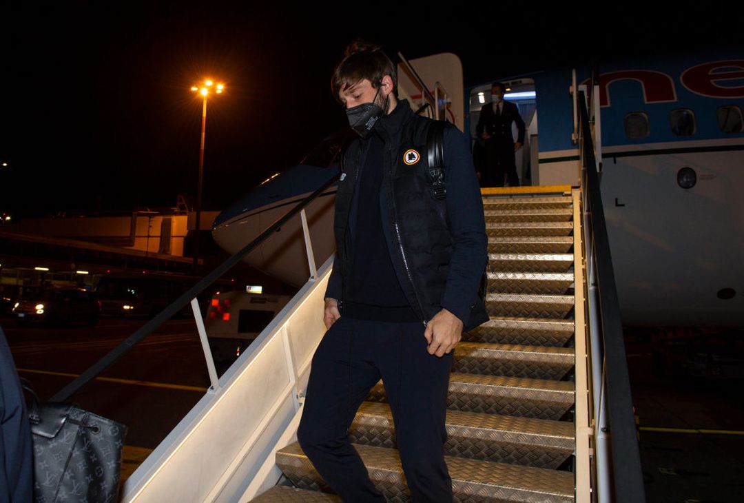 Roma, la partenza della squadra per Bologna – FOTO GALLERY - immagine 11