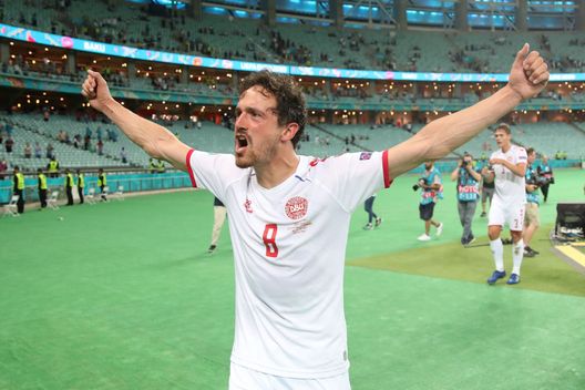 BAKU, AZERBAIJAN - JULY 03: Thomas Delaney of Denmark celebrates their side's victory after the UEFA Euro 2020 Championship Quarter-final match between Czech Republic and Denmark at Baku Olimpiya Stadionu on July 03, 2021 in Baku, Azerbaijan. (Photo by Tolga Bozoglu - Pool/Getty Images) BAKU, AZERBAIJAN - JULY 03: Thomas Delaney of Denmark celebrates their side's victory after the UEFA Euro 2020 Championship Quarter-final match between Czech Republic and Denmark at Baku Olimpiya Stadionu on July 03, 2021 in Baku, Azerbaijan. (Photo by Tolga Bozoglu - Pool/Getty Images)