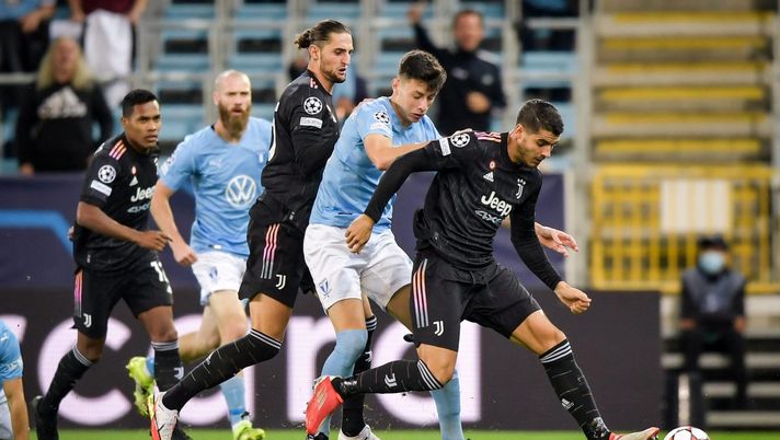 MALMO, SWEDEN - SEPTEMBER 14: Alvaro Morata of Juventus fights for the ball during the UEFA Champions League group H match between Malmo FF and Juventus at Eleda Stadium on September 14, 2021 in Malmo, Sweden. (Photo by Daniele Badolato - Juventus FC/Juventus FC via Getty Images) 