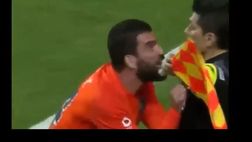 VIDEO / Arda Turan choc: squalificato per 16 partite per questa follia