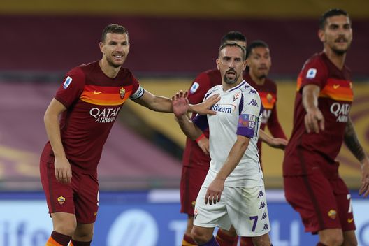 ROME, ITALY - NOVEMBER 01: Edin Dzeko of AS Roma and Franck Ribery of ACF Fiorentina look on during the Serie A match between AS Roma and ACF Fiorentina at Stadio Olimpico on November 1, 2020 in Rome, Italy. (Photo by Paolo Bruno/Getty Images) ROME, ITALY - NOVEMBER 01: Edin Dzeko of AS Roma and Franck Ribery of ACF Fiorentina look on during the Serie A match between AS Roma and ACF Fiorentina at Stadio Olimpico on November 1, 2020 in Rome, Italy. (Photo by Paolo Bruno/Getty Images)