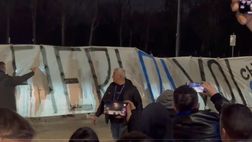 VIDEO / Inter, Madrid è alle spalle. I tifosi accolgono la squadra a San Siro: “Fieri di voi”