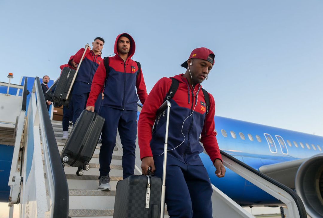 Roma, l’arrivo dei giallorossi in Portogallo – FOTO GALLERY - immagine 8