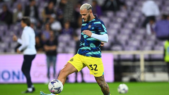 FLORENCE, ITALY - OCTOBER 22: Federico Dimarco of FC Internazionale warms up ahead before the Serie A match between ACF Fiorentina and FC Internazionale at Stadio Artemio Franchi on October 22, 2022 in Florence, Italy. (Photo by Mattia Ozbot - Inter/Inter via Getty Images) Marelli: “Rigore netto e manca un rosso per Dimarco” - immagine 1