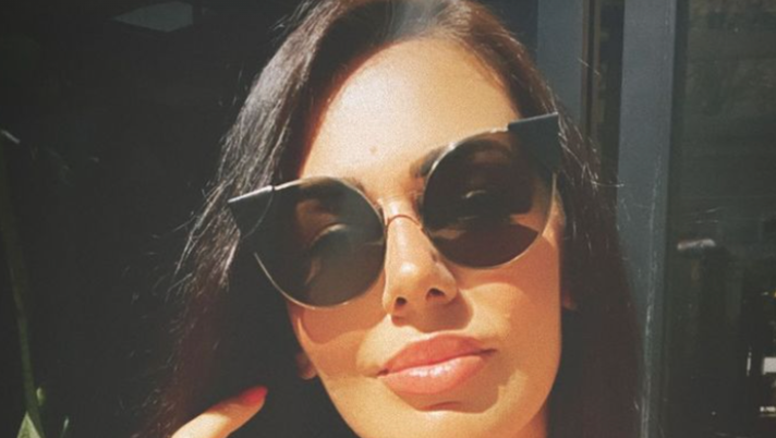 Erjona Sulejman, il selfie lascia senza parole. Décolleté pazzesco per l’ex lady Dzemaili - immagine 1