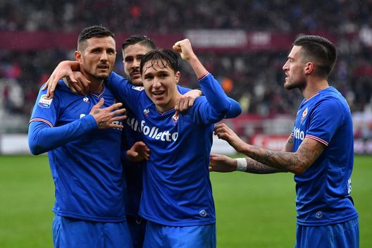  TURIN, ITALY - MARCH 18: Cyril Thereau (L) of ACF Fiorentina celebrates his goal with team mates during the serie A match between Torino FC and ACF Fiorentina at Stadio Olimpico di Torino on March 18, 2018 in Turin, Italy. (Photo by Valerio Pennicino/Getty Images) 