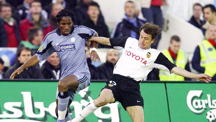 GOETEBORG, SWEDEN - MAY 19: Fussball: UEFA Pokal 03/04, Finale, Goeteborg; Olympique Marseille - FC Valencia 0:2; Didier DROGBA / Marseille, Amedeo CARBONI / Valencia 19.05.04. (Photo by Friedemann Vogel/Bongarts/Getty Images) GOETEBORG, SWEDEN - MAY 19: Fussball: UEFA Pokal 03/04, Finale, Goeteborg; Olympique Marseille - FC Valencia 0:2; Didier DROGBA / Marseille, Amedeo CARBONI / Valencia 19.05.04. (Photo by Friedemann Vogel/Bongarts/Getty Images)