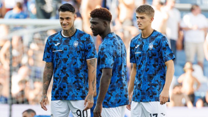REGGIO NELL'EMILIA, ITALY - AUGUST 20: Gianluca Scamacca and Charles De Ketelaere of Atalanta BC warms up prior to the Serie A TIM match between US Sassuolo and Atalanta BC at Mapei Stadium - Citta' del Tricolore on August 20, 2023 in Reggio nell'Emilia, Italy. (Photo by Emmanuele Ciancaglini/Getty Images) Gasperini: “Scamacca recuperato e può giocare! Per De Ketelaere più facile per me che per Pioli” - immagine 1