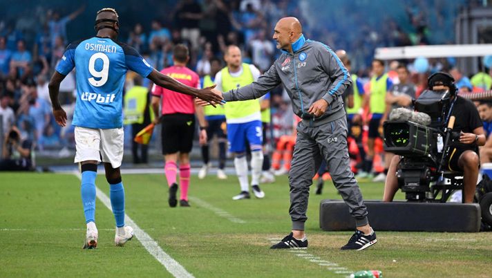 NAPLES, ITALY - JUNE 04: Victor Osimhen of SSC Napoli celebrates with Luciano Spalletti, Head Coach of SSC Napoli, after scoring the team's first goal during the Serie A match between SSC Napoli and UC Sampdoria at Stadio Diego Armando Maradona on June 04, 2023 in Naples, Italy. (Photo by Francesco Pecoraro/Getty Images) Spalletti: “Nessun ripensamento sull’addio”. E Osimhen: “Futuro? Decide ADL, seguirò il flow” - immagine 1