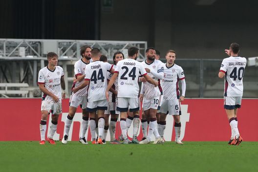 VERONA, ITALY - DECEMBER 06: Razvan Marin of Cagliari Calcio celebrates with teammates after scoring their team's first goal during the Serie A match between Hellas Verona FC and Cagliari Calcio at Stadio Marcantonio Bentegodi on December 06, 2020 in Verona, Italy. Sporting stadiums around Italy remain under strict restrictions due to the Coronavirus Pandemic as Government social distancing laws prohibit fans inside venues resulting in games being played behind closed doors. (Photo by Emilio Andreoli/Getty Images) VERONA, ITALY - DECEMBER 06: Razvan Marin of Cagliari Calcio celebrates with teammates after scoring their team's first goal during the Serie A match between Hellas Verona FC and Cagliari Calcio at Stadio Marcantonio Bentegodi on December 06, 2020 in Verona, Italy. Sporting stadiums around Italy remain under strict restrictions due to the Coronavirus Pandemic as Government social distancing laws prohibit fans inside venues resulting in games being played behind closed doors. (Photo by Emilio Andreoli/Getty Images)
