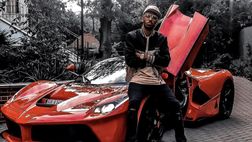 Doppietta di Aubameyang contro il Leicester, l’attaccante “festeggia” con una Ferrari