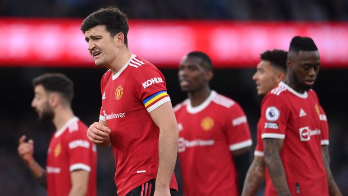 MANCHESTER, ENGLAND - MARCH 06: Harry Maguire of Manchester United reacts after Riyad Mahrez of Manchester City scores their sides third goal during the Premier League match between Manchester City and Manchester United at Etihad Stadium on March 06, 2022 in Manchester, England. (Photo by Laurence Griffiths/Getty Images) United, crollo inatteso per tutti…tranne che per un “profeta”: “Tra 17 ore saremo sotto 0-2 con il Brighton” - immagine 1