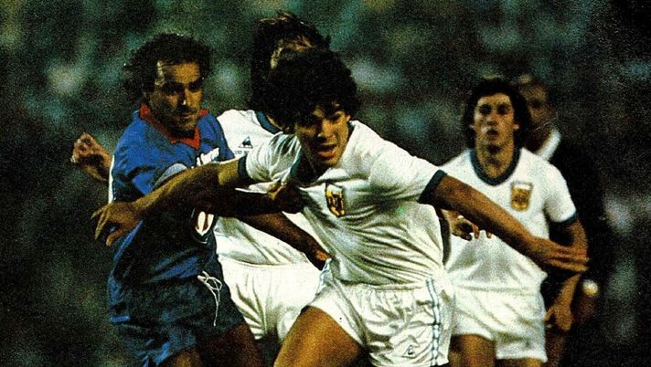 Quella volta in cui Maradona si &#8220;tinse&#8221; di viola 