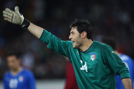 ZURICH, SWITZERLAND - FEBRUARY 06: Marco Amelia of Italy is seen during the International Friendly match between Italy and Portugal at the Letzigrund Stadium on February 6, 2008 in Zurich, Switzerland. (Photo by Michael Steele/Getty Images) ZURICH, SWITZERLAND - FEBRUARY 06: Marco Amelia of Italy is seen during the International Friendly match between Italy and Portugal at the Letzigrund Stadium on February 6, 2008 in Zurich, Switzerland. (Photo by Michael Steele/Getty Images)