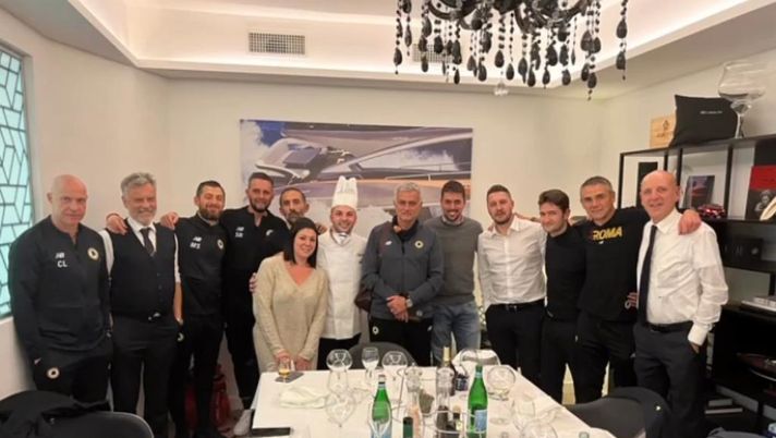 Foto Instagram Aqua Roma, Mourinho fa un regalo al suo staff: cena fuori in un ristorante di lusso - immagine 1