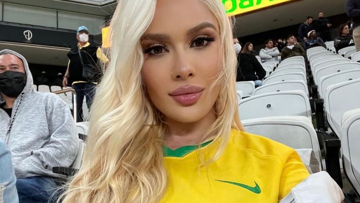 La fidanzata di Militao esulta come nessun altro: come canta con i tifosi brasiliani! La fidanzata di Militao esulta come nessun altro: come canta con i tifosi brasiliani! - immagine 1