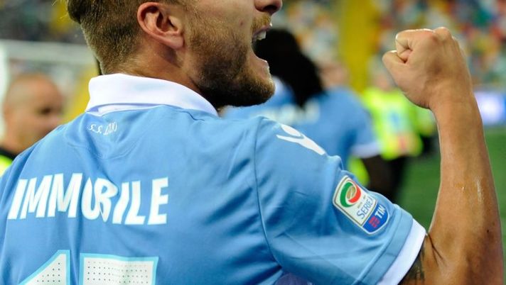 UDINE, VERONA - OCTOBER 01: Ciro Immobile of SS Lazio celebrates after scoring his team's third goal during the Serie A match between Udinese Calcio and SS Lazio at Stadio Friuli on October 1, 2016 in Udine, Italy. (Photo by Getty Images/Getty Images) CONSIGLI FANTACALCIO – La TOP 11, tra scommesse e certezze: i migliori da schierare - immagine 1