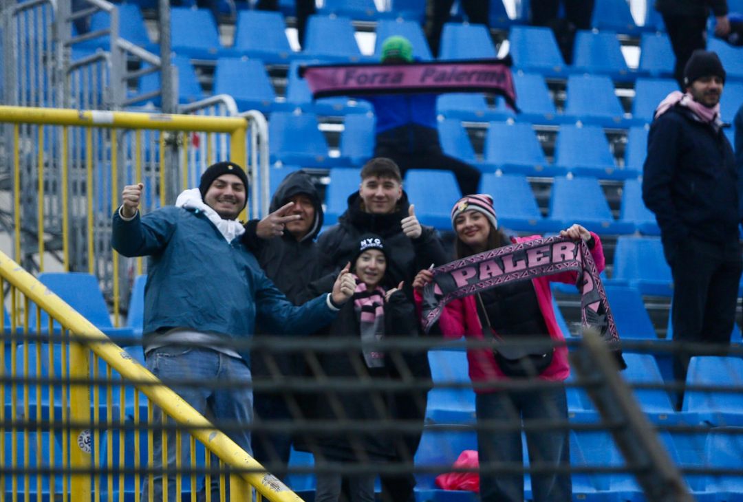 FOTOTIFO Lecco-Palermo 0-1, gli scatti ai tifosi al “Rigamonti-Ceppi” (GALLERY)- immagine 1