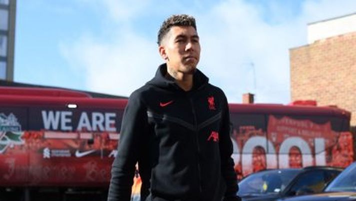 NOTTINGHAM, ENGLAND - OCTOBER 22: Roberto Firmino of Liverpool arrives ahead of the Premier League match between Nottingham Forest and Liverpool FC at City Ground on October 22, 2022 in Nottingham, England. (Photo by Michael Regan/Getty Images) Firmino, il Liverpool gioca al ribasso per il rinnovo: l’alternativa è il Barça ma… - immagine 1