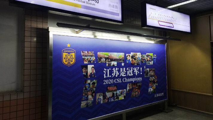 Il tabellone pubblicitario della metropolitana di Shanghai nella sua versione originale... Il tabellone pubblicitario della metropolitana di Shanghai nella sua versione originale...