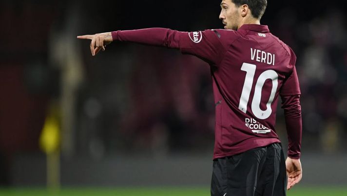 SALERNO, ITALY - FEBRUARY 07: Simone Verdi of US Salernitana during the Serie A match between US Salernitana and Spezia Calcio at Stadio Arechi on February 07, 2022 in Salerno, Italy. (Photo by Francesco Pecoraro/Getty Images) Il Mattino: “Verdi in pole su Ribery e Perotti, Nicola prepara una novità tattica per la Juve” - immagine 1