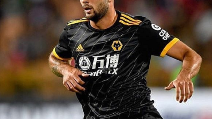 Patrick Cutrone con la maglia del Wolverhampton (credits: Official Patrick Cutrone Instagram account) 