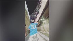 Napoli, Mertens torna al ‘Maradona’: il pubblico lo accoglie con amore | VIDEO