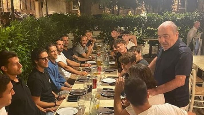 FOTO – Commisso show con i tifosi al ristorante, c’è una parola per tutti - immagine 1
