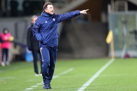 FLORENCE, ITALY - JANUARY 10: Eusebio Di Francesco manager of Cagliari Calcio gestures during the Serie A match between ACF Fiorentina and Cagliari Calcio at Stadio Artemio Franchi on January 10, 2021 in Florence, Italy. (Photo by Gabriele Maltinti/Getty Images) FLORENCE, ITALY - JANUARY 10: Eusebio Di Francesco manager of Cagliari Calcio gestures during the Serie A match between ACF Fiorentina and Cagliari Calcio at Stadio Artemio Franchi on January 10, 2021 in Florence, Italy. (Photo by Gabriele Maltinti/Getty Images)