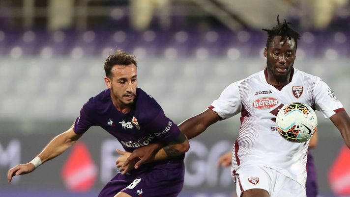 FLORENCE, ITALY - JULY 19: Gaetano Castrovilli of ACF Fiorentina battles for the ball with Soualiho Meite' of Torino FC during the Serie A match between ACF Fiorentina and  Torino FC at Stadio Artemio Franchi on July 19, 2020 in Florence, Italy.  (Photo by Gabriele Maltinti/Getty Images) 