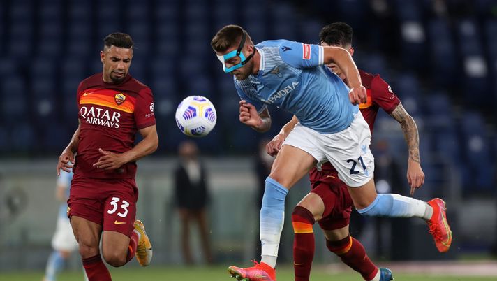 Sergej Milinkovic-Savic nel derby contro la Roma 