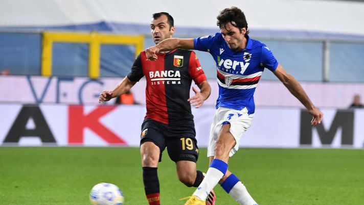 GENOA, ITALY - NOVEMBER 1: Tommaso Augello of UC Sampdoria and Goran Pandev of Genoa CFC during the Serie A match between UC Sampdoria and Genoa CFC at Stadio Luigi Ferraris on November 1, 2020 in Genoa, Italy. (Photo by Paolo Rattini/Getty Images) GENOA, ITALY - NOVEMBER 1: Tommaso Augello of UC Sampdoria and Goran Pandev of Genoa CFC during the Serie A match between UC Sampdoria and Genoa CFC at Stadio Luigi Ferraris on November 1, 2020 in Genoa, Italy. (Photo by Paolo Rattini/Getty Images)