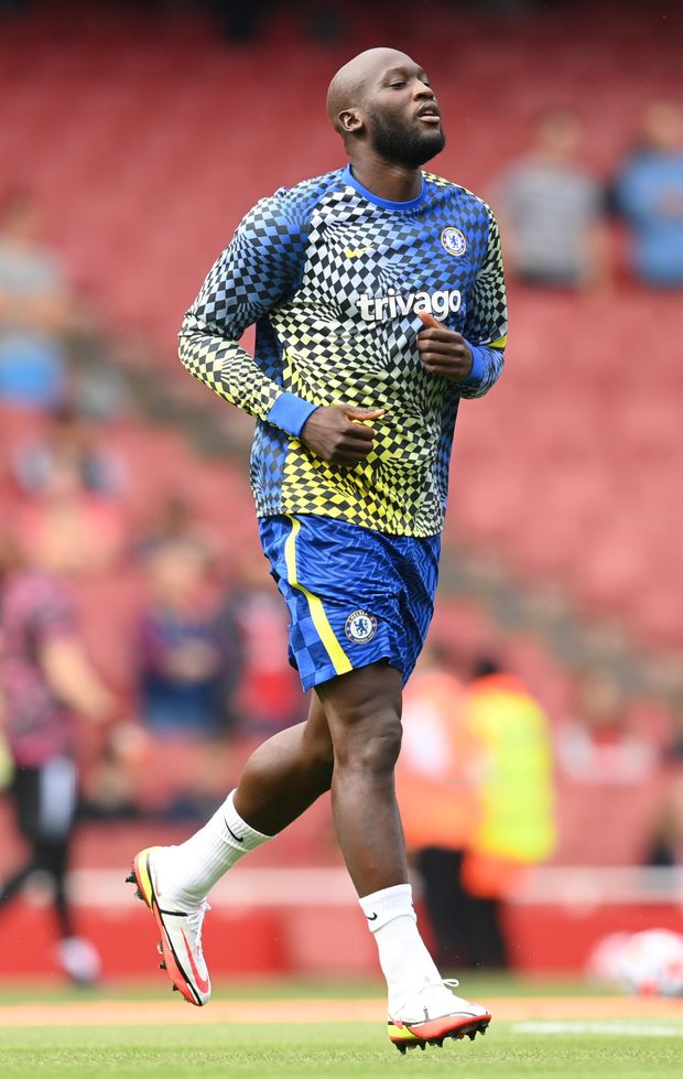 LONDON, ENGLAND - AUGUST 22: Romelu Lukaku of Chelsea warms up prior to the Premier League match between Arsenal and Chelsea at Emirates Stadium on August 22, 2021 in London, England. (Photo by Michael Regan/Getty Images) LONDON, ENGLAND - AUGUST 22: Romelu Lukaku of Chelsea warms up prior to the Premier League match between Arsenal and Chelsea at Emirates Stadium on August 22, 2021 in London, England. (Photo by Michael Regan/Getty Images)