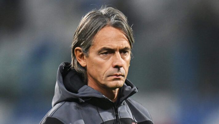 REGGIO NELL'EMILIA, ITALY - NOVEMBER 10: Filippo Inzaghi, Head Coach of US Salernitana, looks on prior to the Serie A TIM match between US Sassuolo and US Salernitana at Mapei Stadium - Citta' del Tricolore on November 10, 2023 in Reggio nell'Emilia, Italy. (Photo by Alessandro Sabattini/Getty Images) Inzaghi: “Bradaric non si è allenato, può essere out. Il presidente è carico, in attacco…” - immagine 1