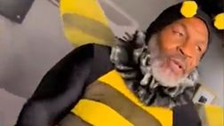 Mike Tyson, cosa combini? Balla vestito da ape (VIDEO)
