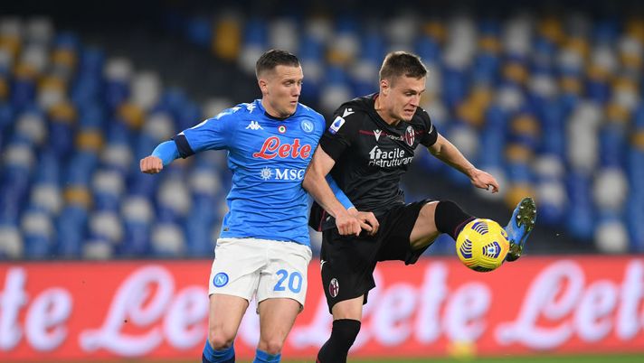 NAPLES, ITALY - MARCH 07: Mattias Svanberg of Bologna F.C. 1909 battles for possession with Piotr Zielinski of SSC Napoli during the Serie A match between SSC Napoli and Bologna FC at Stadio Diego Armando Maradona on March 07, 2021 in Naples, Italy. Sporting stadiums around Italy remain under strict restrictions due to the Coronavirus Pandemic as Government social distancing laws prohibit fans inside venues resulting in games being played behind closed doors. (Photo by Francesco Pecoraro/Getty Images) NAPLES, ITALY - MARCH 07: Mattias Svanberg of Bologna F.C. 1909 battles for possession with Piotr Zielinski of SSC Napoli during the Serie A match between SSC Napoli and Bologna FC at Stadio Diego Armando Maradona on March 07, 2021 in Naples, Italy. Sporting stadiums around Italy remain under strict restrictions due to the Coronavirus Pandemic as Government social distancing laws prohibit fans inside venues resulting in games being played behind closed doors. (Photo by Francesco Pecoraro/Getty Images)