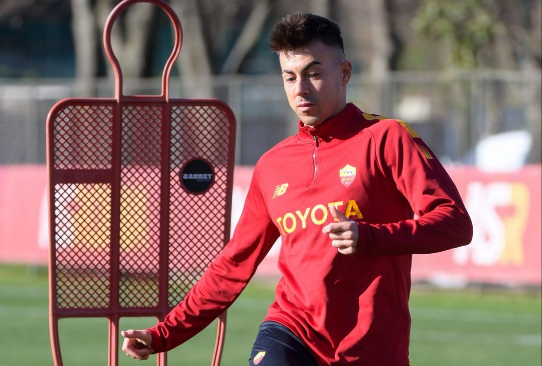 Roma, allenamento in vista del Genova. Mourinho parla con Solbakken – FOTO GALLERY - immagine 34